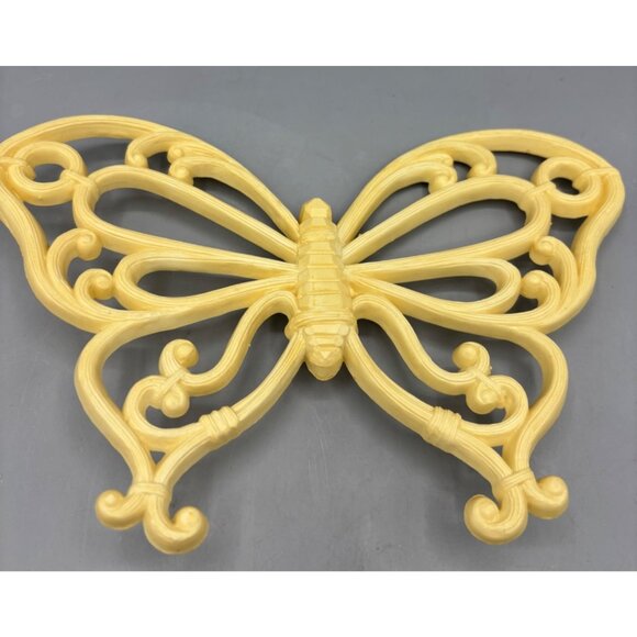 Vtg Homco Beige Yellow Wicker Style Butterflies 2 Pc Wall Decor - Picture 2 of 5